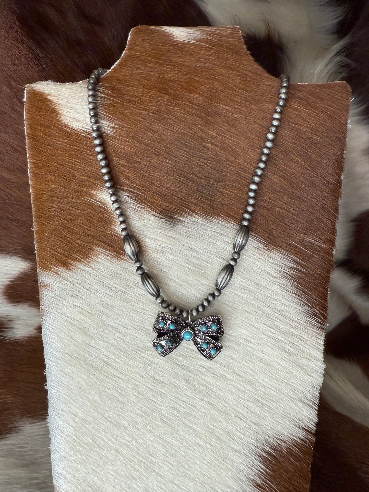 Lucky Bow Pearl Necklace